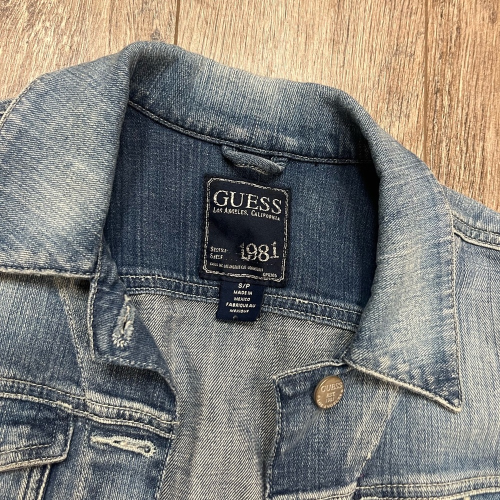 Guess - Picture 3 of 4